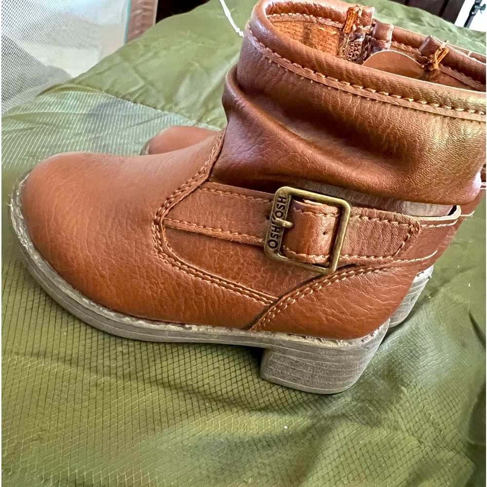 Osh Kosh B Gosh Infant/ Toddler Size 4C Ankle Bootie